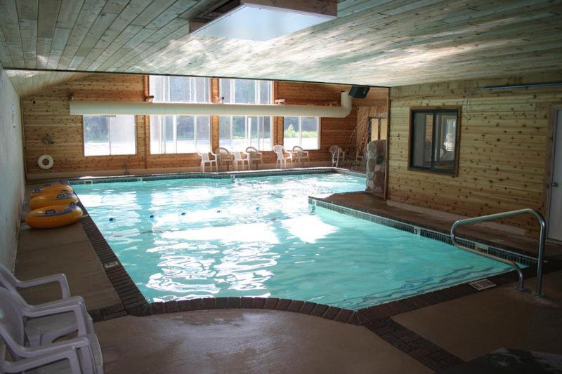 Mackinaw Beach And Bay Inn & Suites Макіно-Сіті Екстер'єр фото
