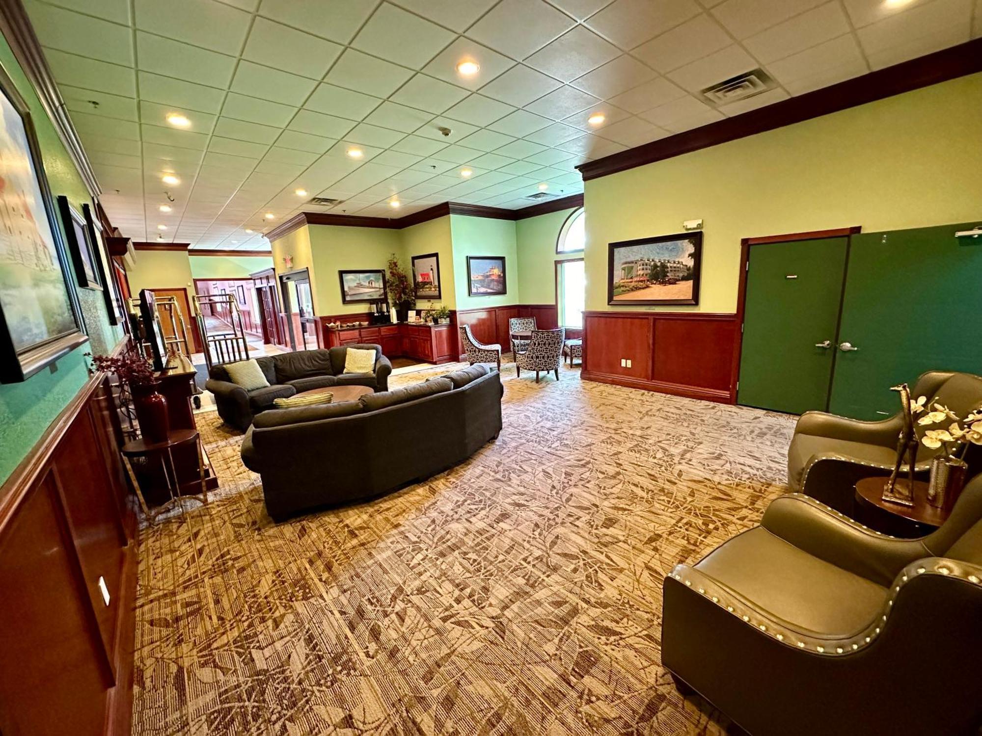 Mackinaw Beach And Bay Inn & Suites Макіно-Сіті Екстер'єр фото