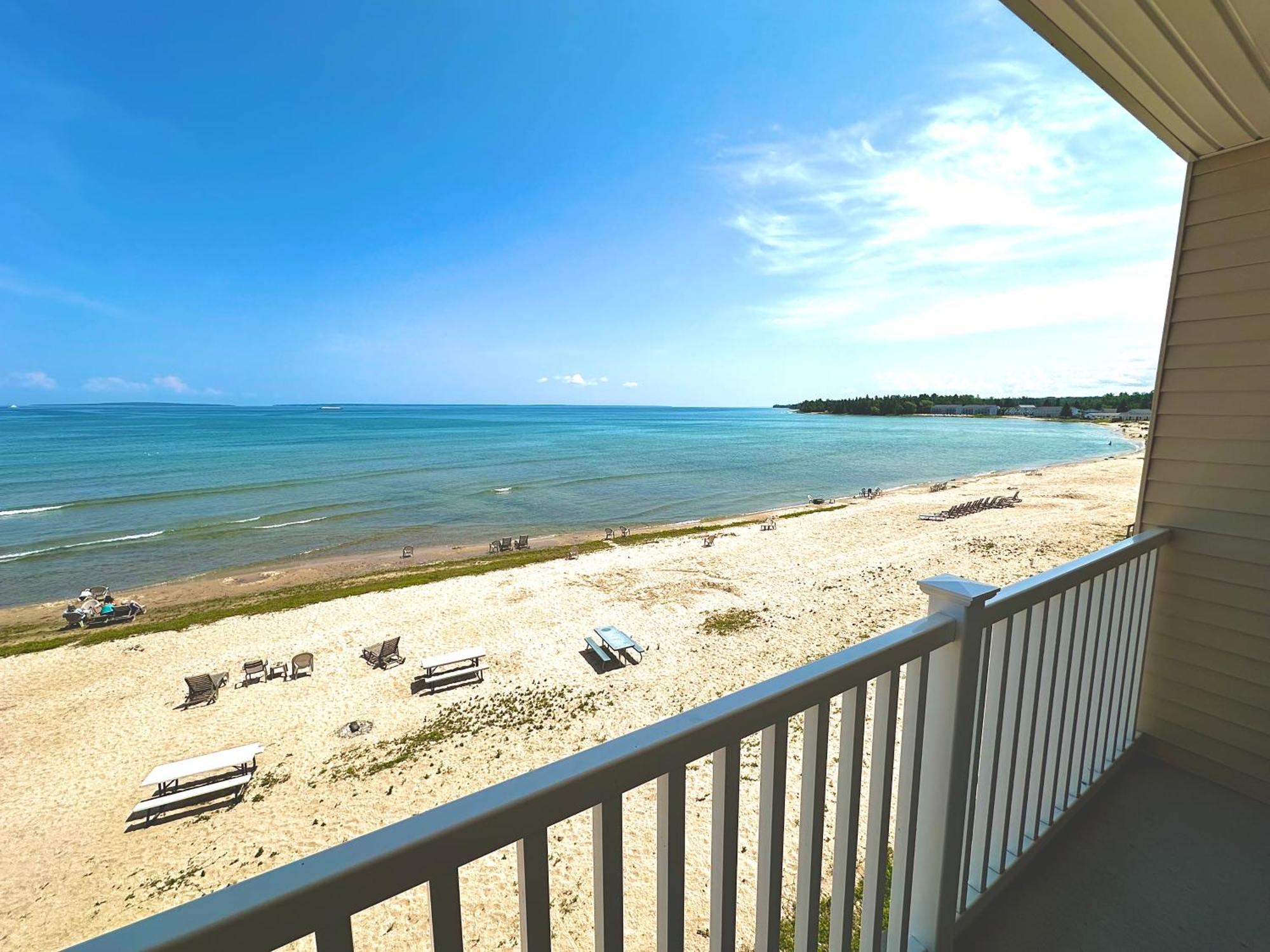 Mackinaw Beach And Bay Inn & Suites Макіно-Сіті Екстер'єр фото