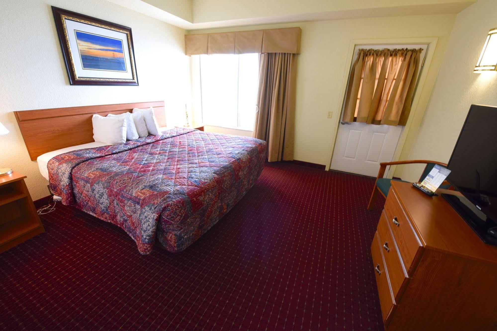 Mackinaw Beach And Bay Inn & Suites Макіно-Сіті Екстер'єр фото