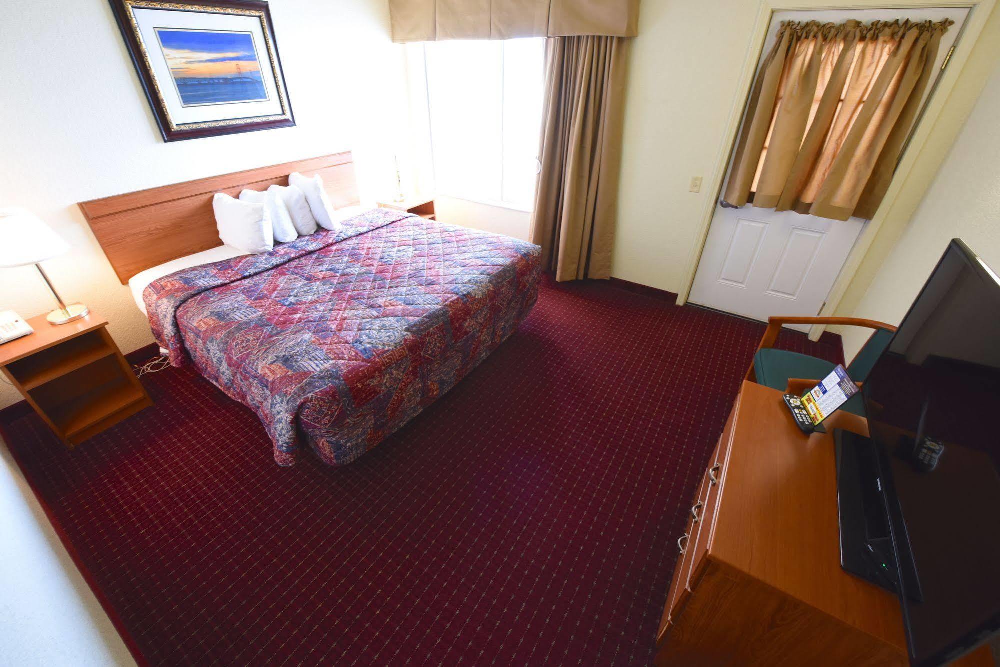 Mackinaw Beach And Bay Inn & Suites Макіно-Сіті Екстер'єр фото