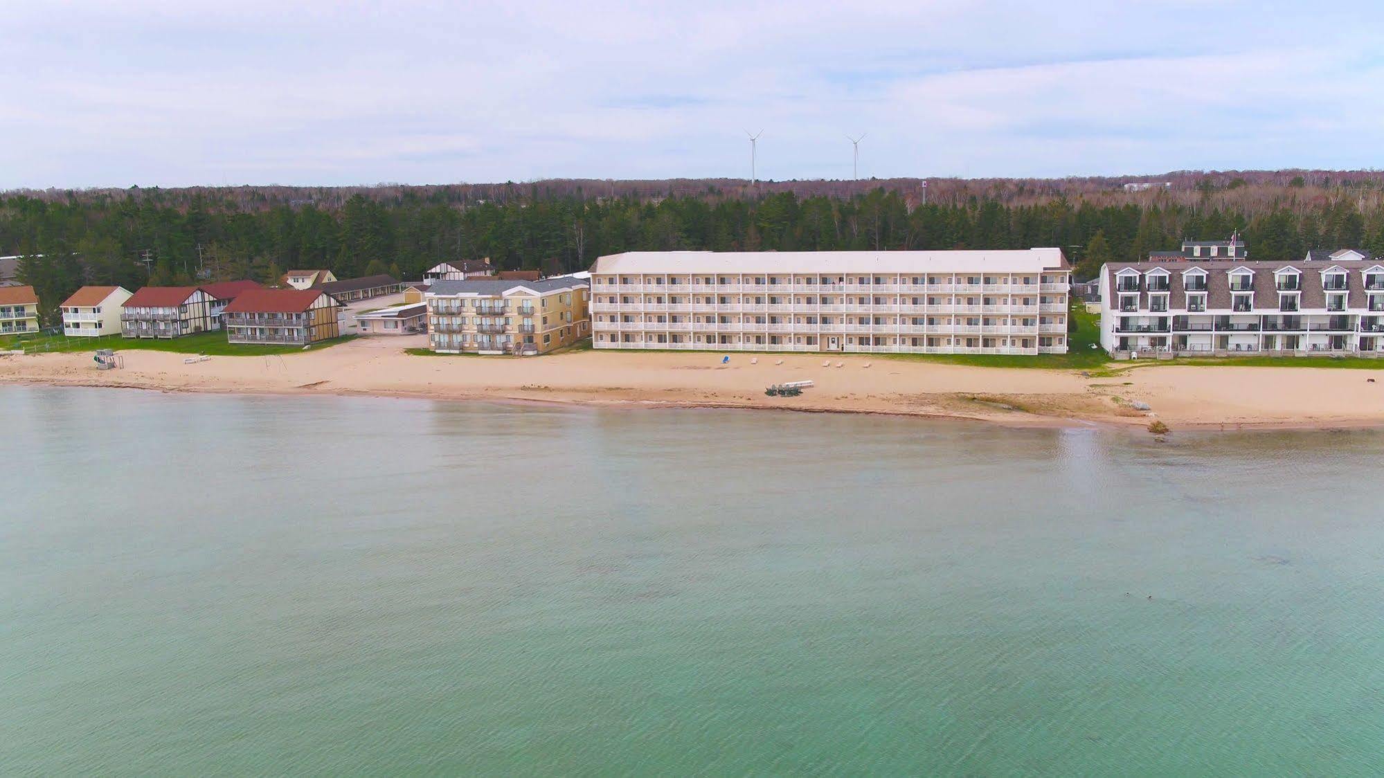 Mackinaw Beach And Bay Inn & Suites Макіно-Сіті Екстер'єр фото
