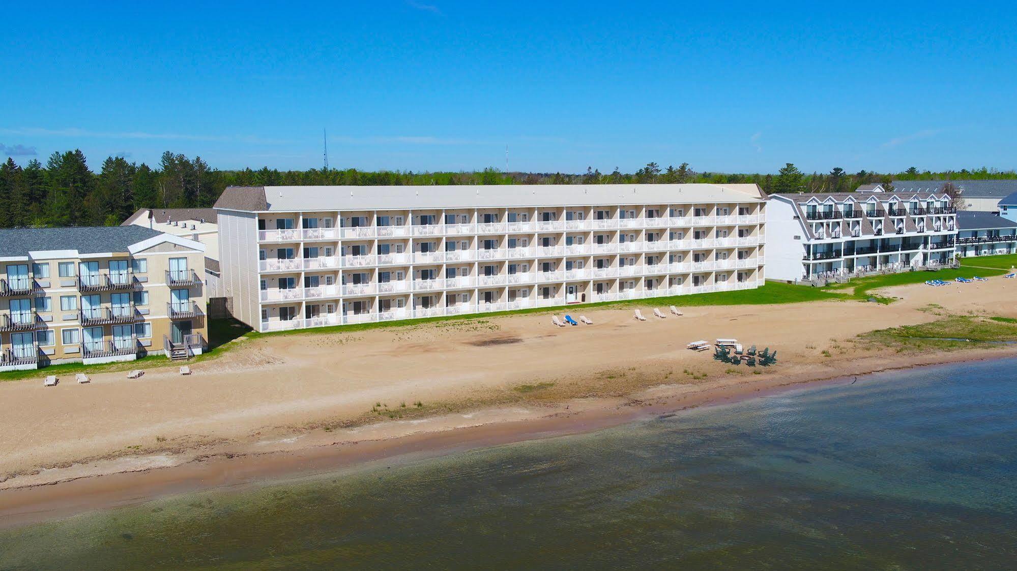 Mackinaw Beach And Bay Inn & Suites Макіно-Сіті Екстер'єр фото